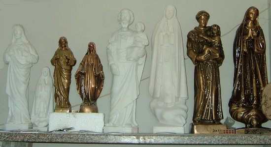 Estátuas em mármore e em bronze, as quais poderão ser escolhidas como decoração de qualquer uma das campas fabricadas pela Nordemármores