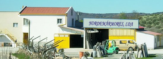 Área fabril das instalações da Nordemármores, onde se encontram os pavilhões de produção